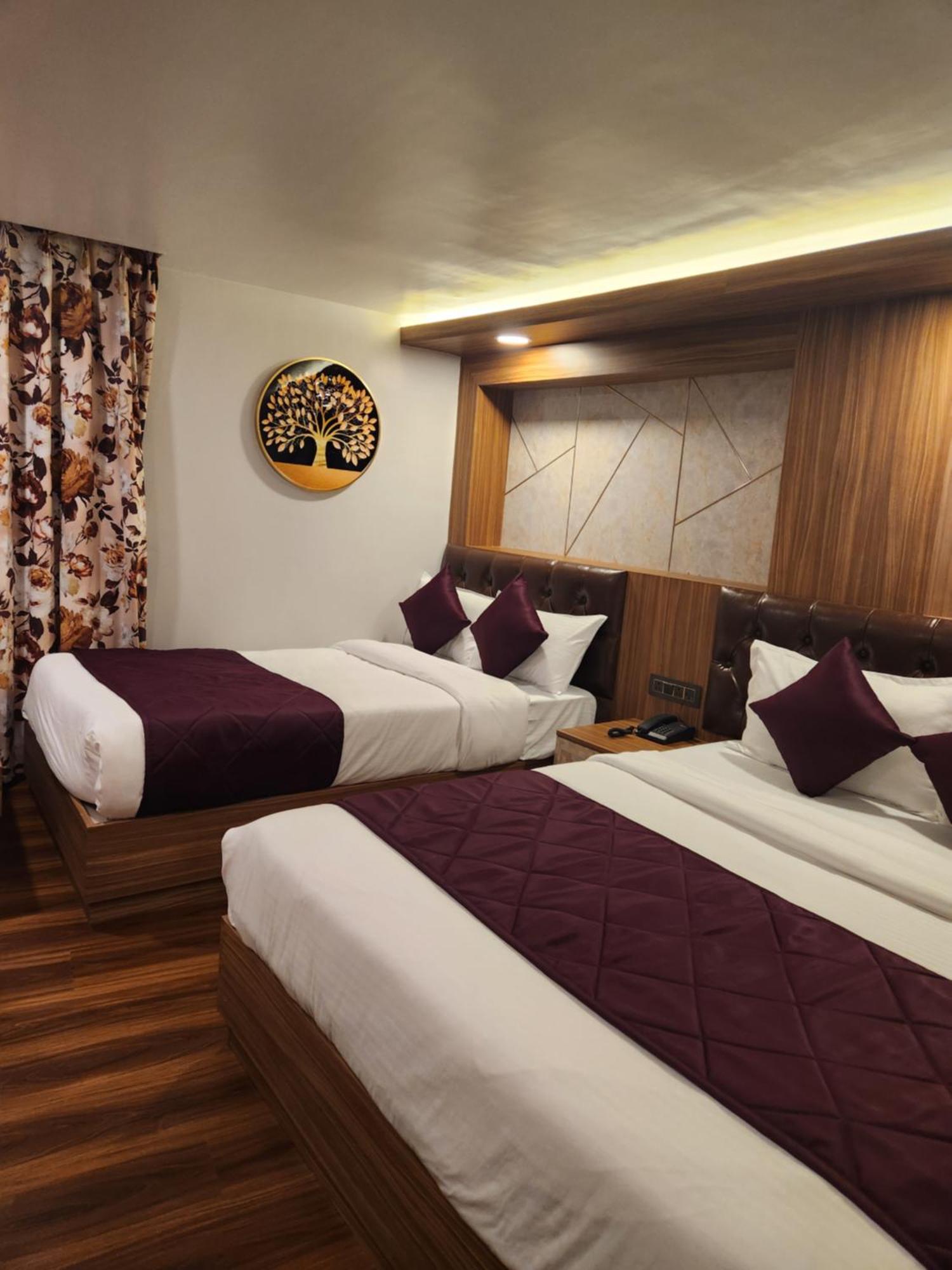 Luxury Stay At Hotel Broadway Boutique Mall Road Chowrasta Near Mahakal Temple Darjeeling  Exterior photo